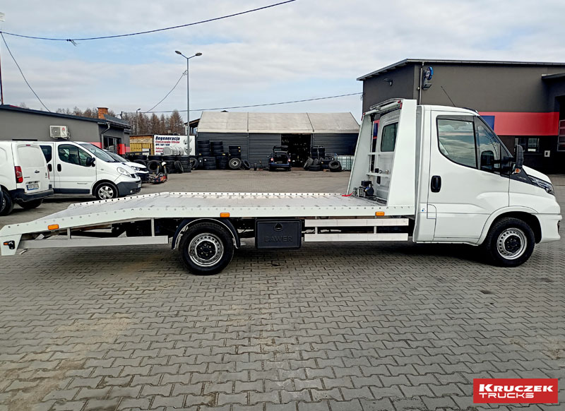 wypożyczalnia busów iveco daily laweta